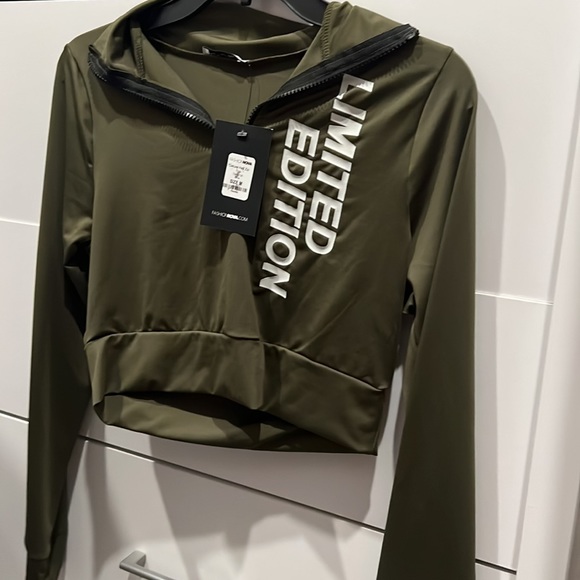 Limited edition deluxe half zip - Picture 2 of 2